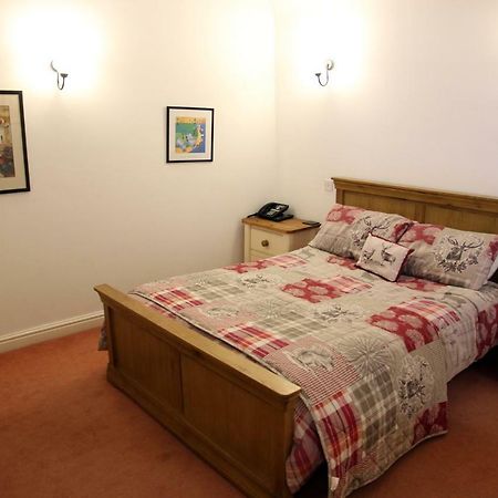 The White Hart Hotel Sherington ภายนอก รูปภาพ