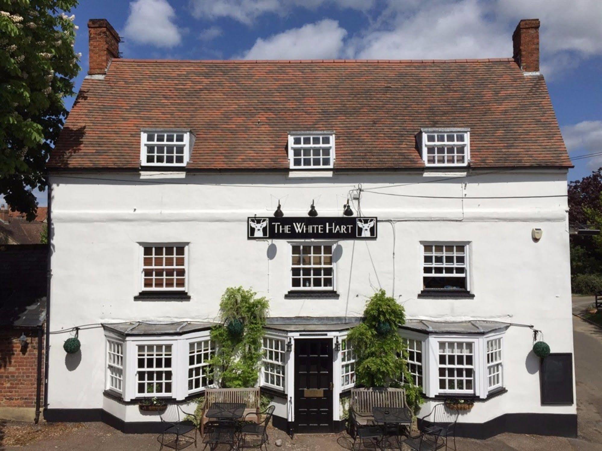 The White Hart Hotel Sherington ภายนอก รูปภาพ