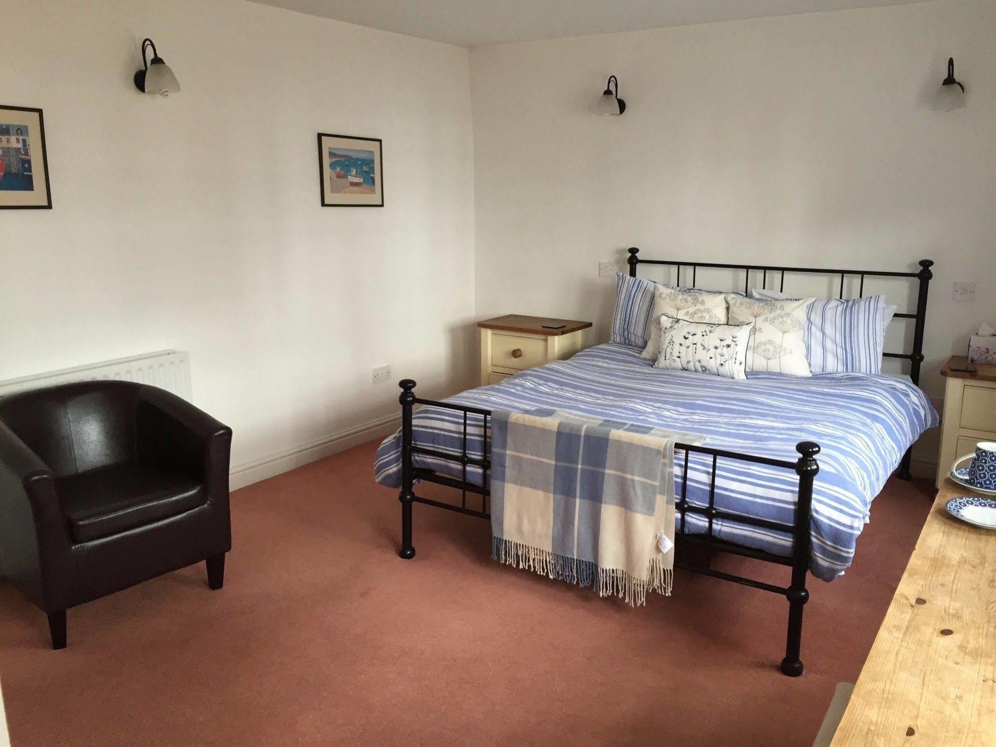 The White Hart Hotel Sherington ภายนอก รูปภาพ