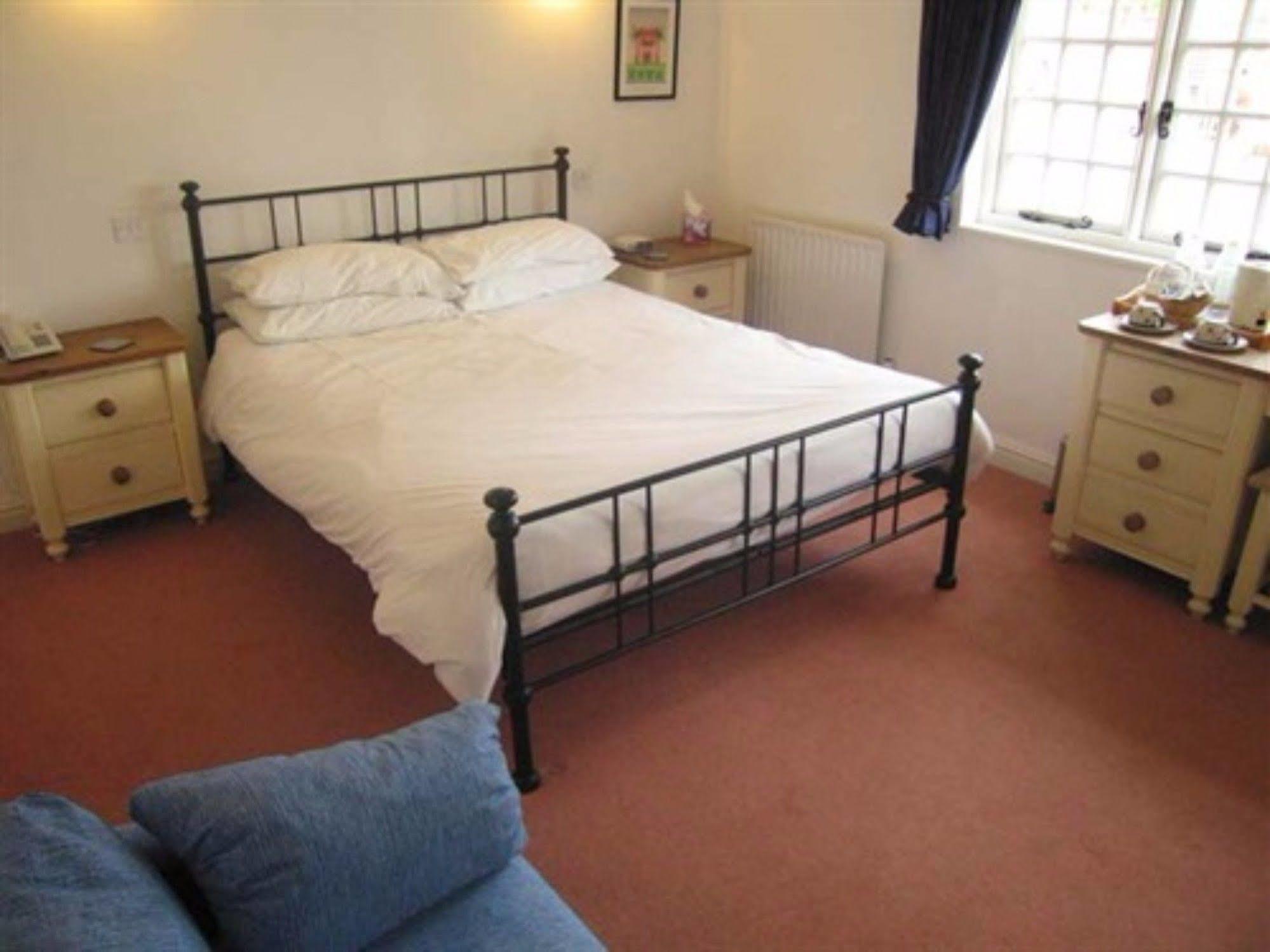 The White Hart Hotel Sherington ภายนอก รูปภาพ