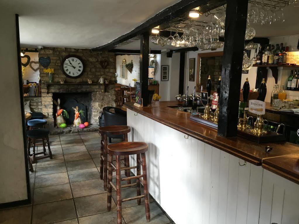 The White Hart Hotel Sherington ภายนอก รูปภาพ