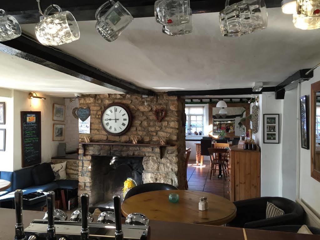 The White Hart Hotel Sherington ภายนอก รูปภาพ