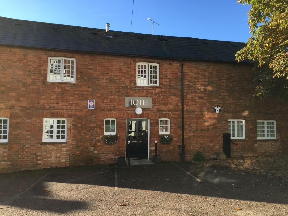 The White Hart Hotel Sherington ภายนอก รูปภาพ