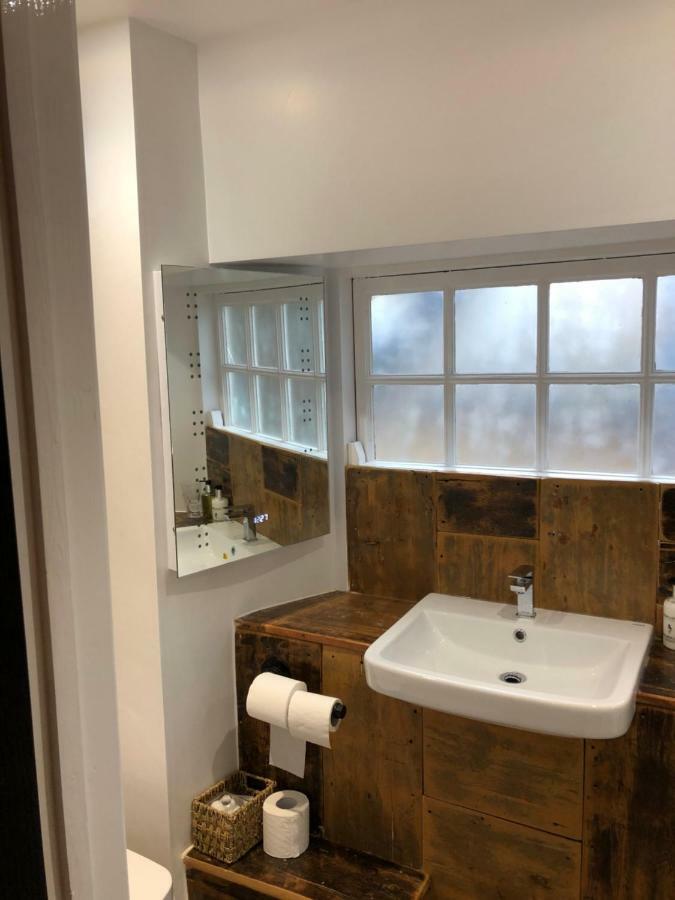 The White Hart Hotel Sherington ภายนอก รูปภาพ