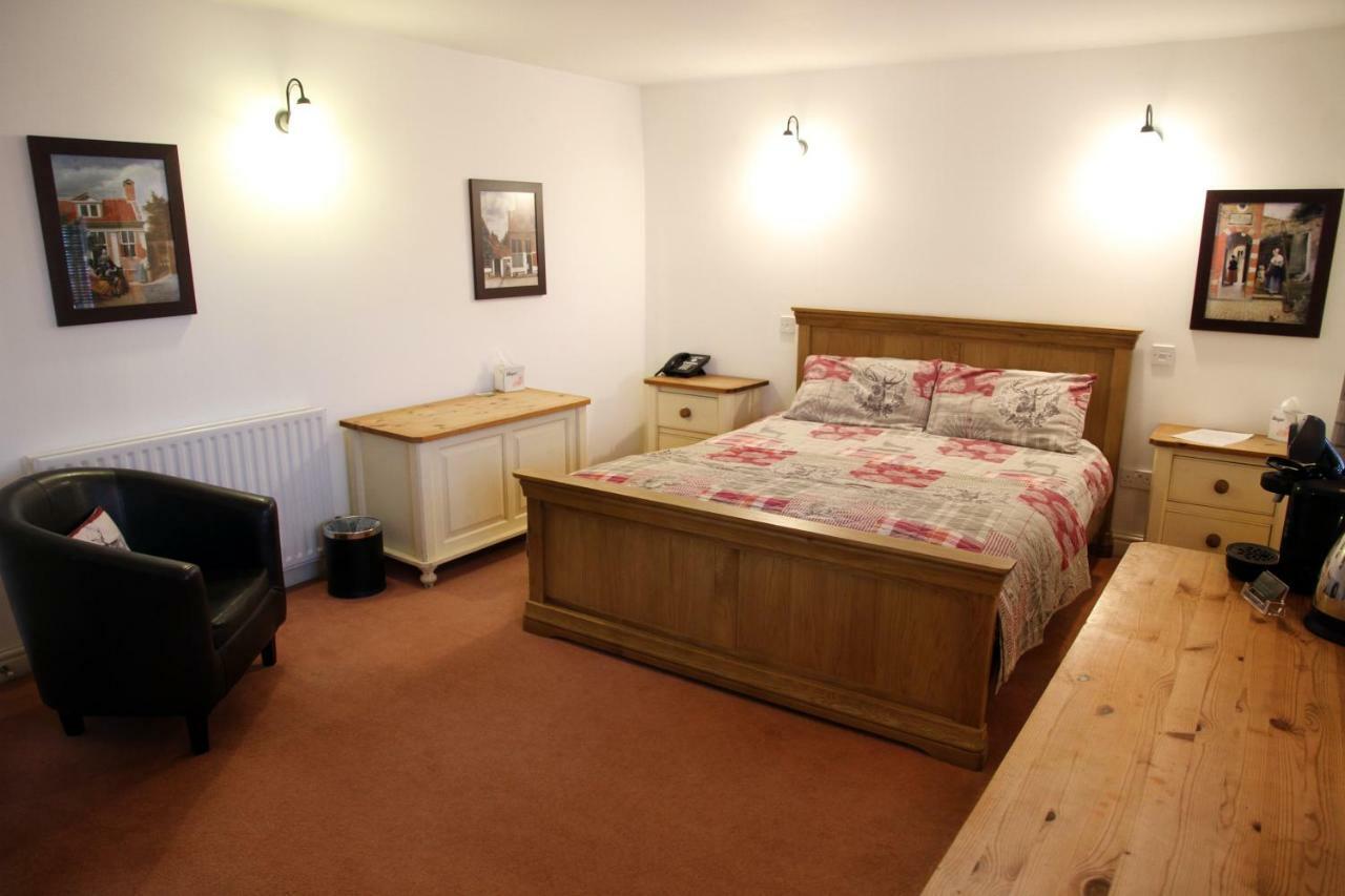 The White Hart Hotel Sherington ภายนอก รูปภาพ
