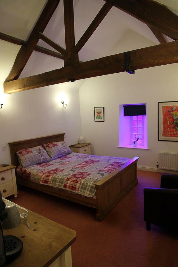 The White Hart Hotel Sherington ภายนอก รูปภาพ